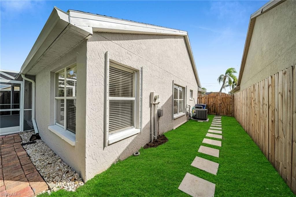 15069 Cloverdale DR-33