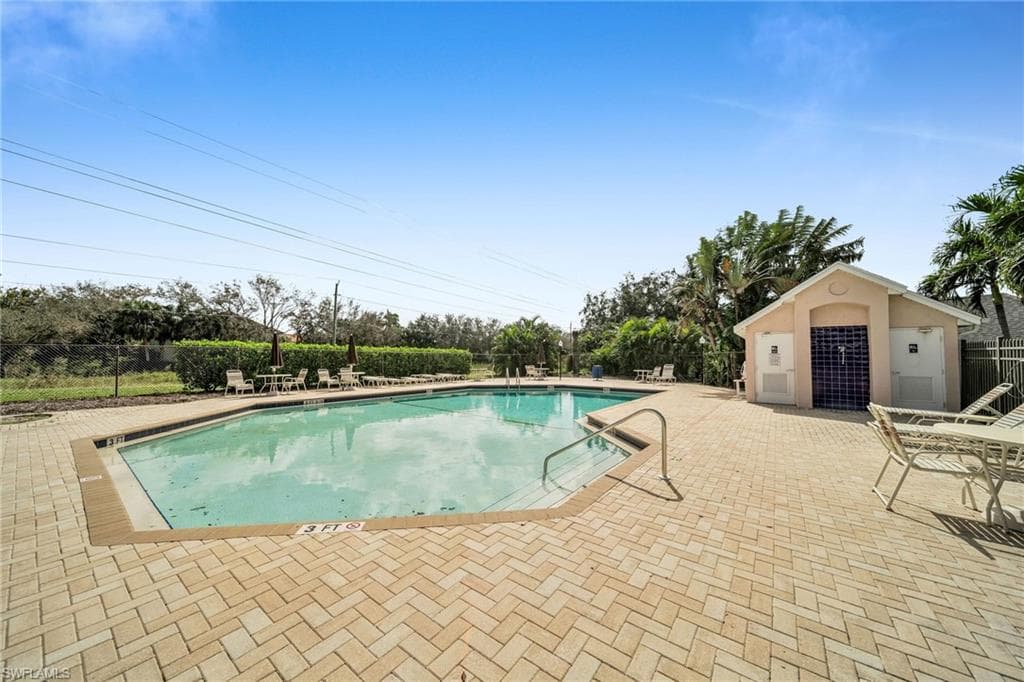 15069 Cloverdale DR-35