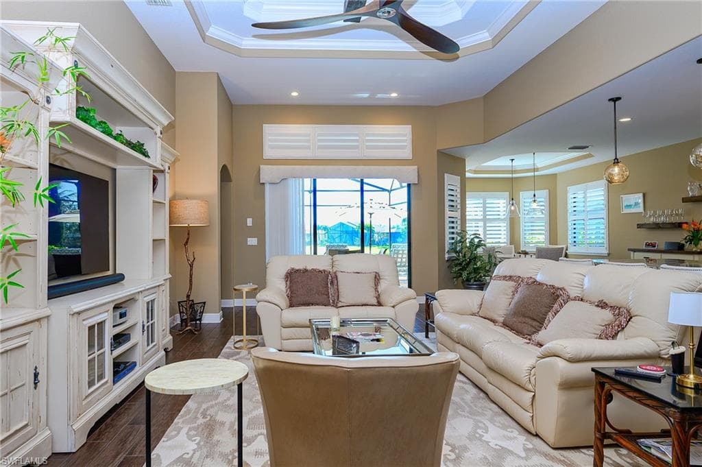 10505 Valencia Lakes DR-11