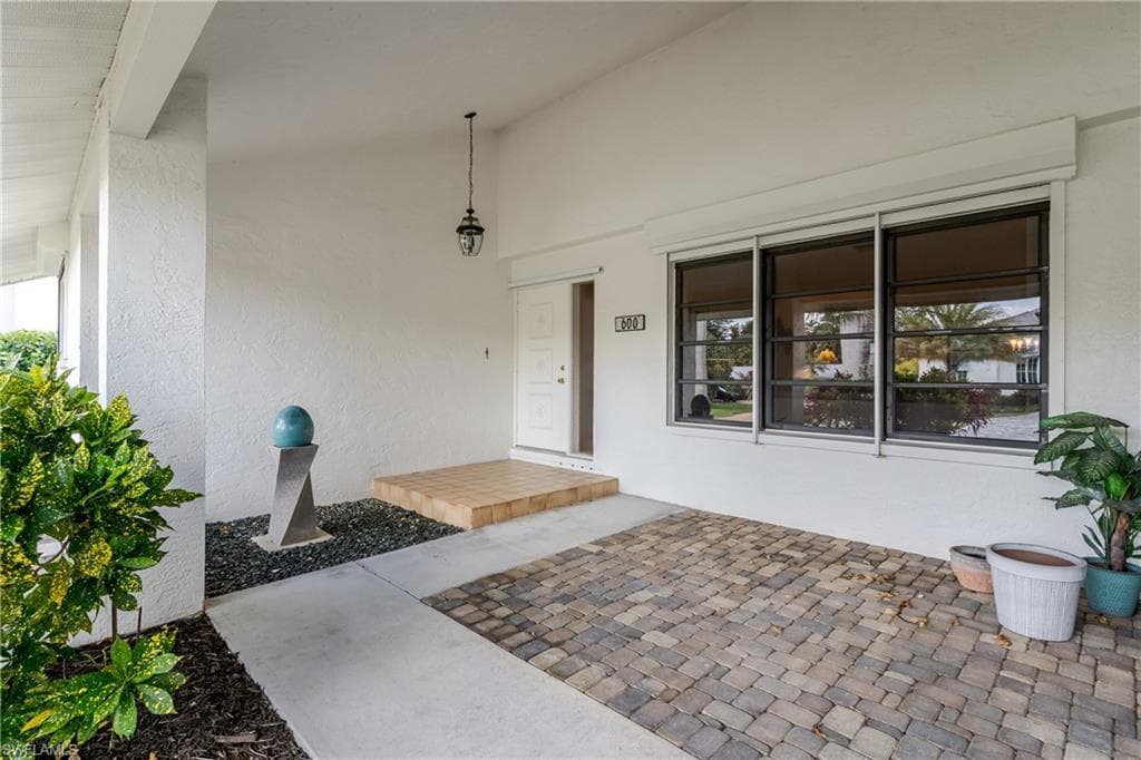 600 Parkview LN-3