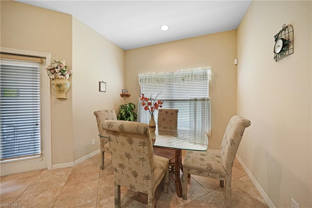 2454 Blackburn CIR-12