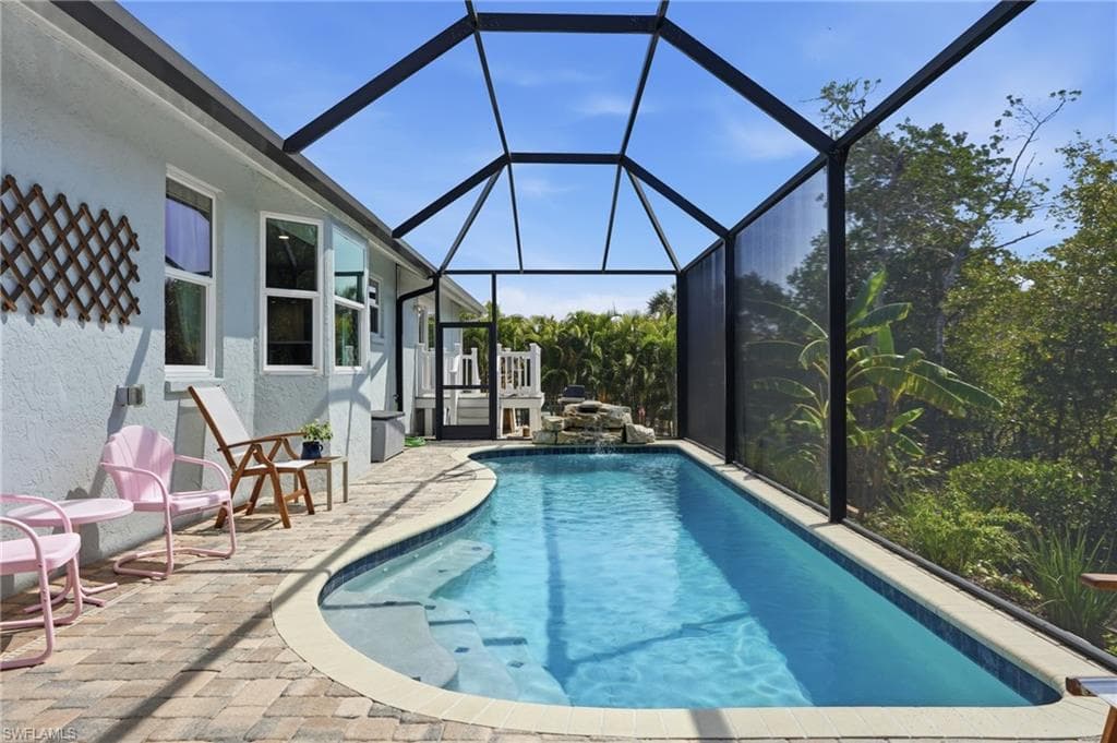 26 Fairview BLVD-36