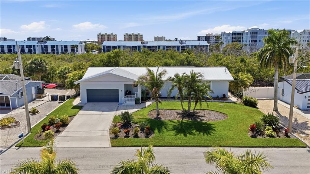 26 Fairview BLVD-50