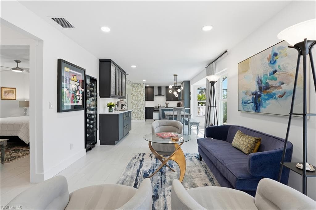26 Fairview BLVD-19