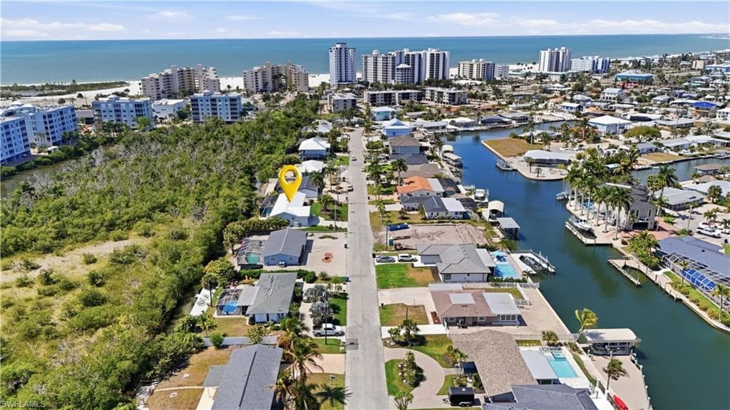 26 Fairview BLVD-44