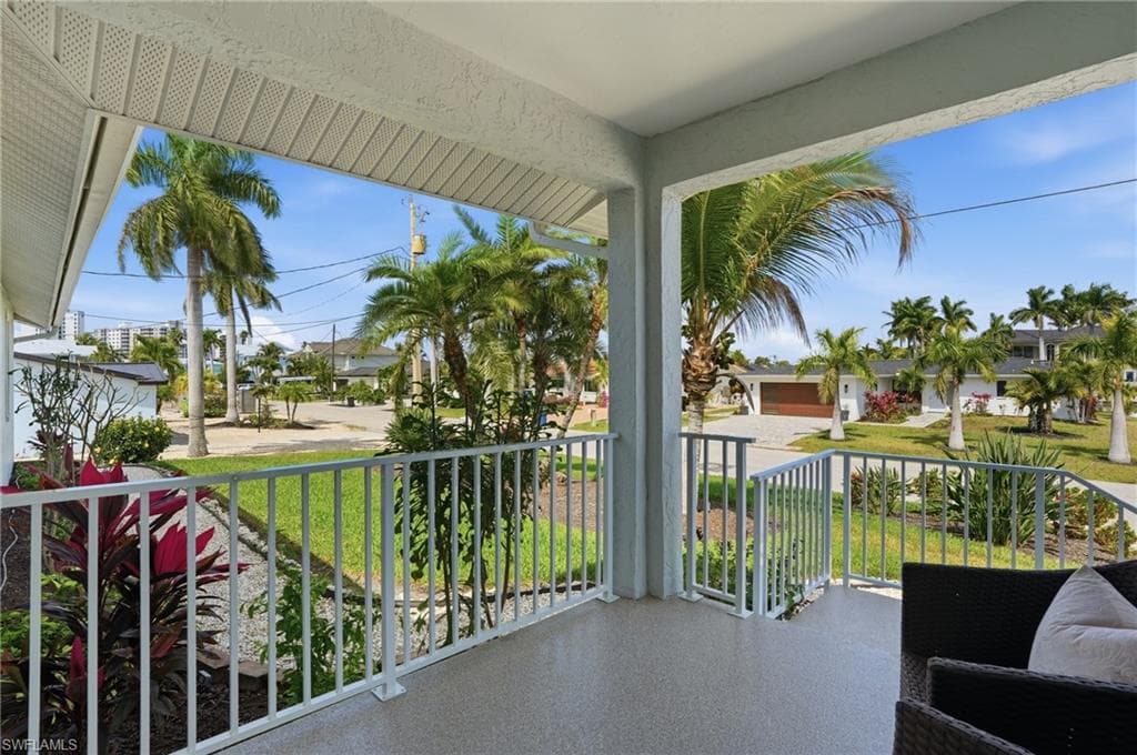 26 Fairview BLVD-4