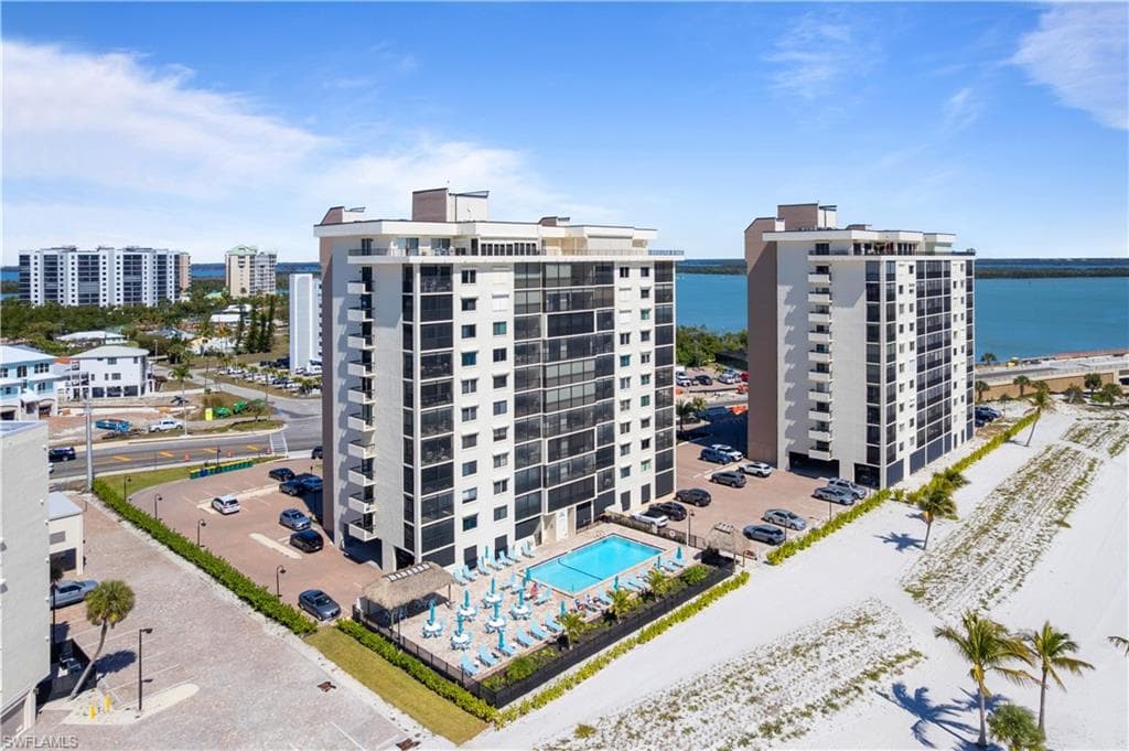 8400 Estero BLVD 303-2