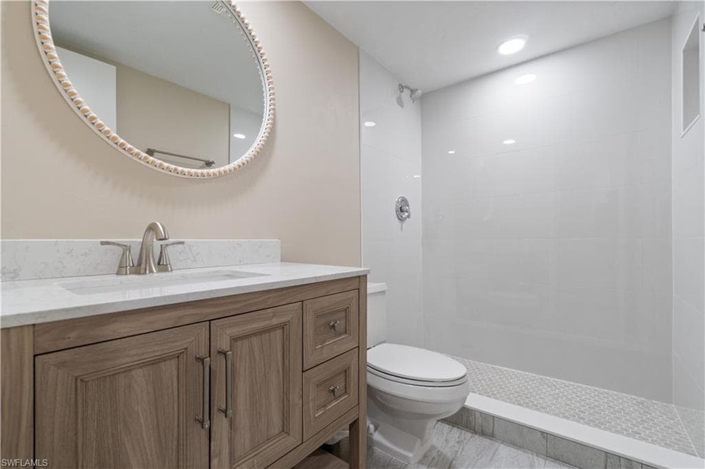 8400 Estero BLVD 303-22