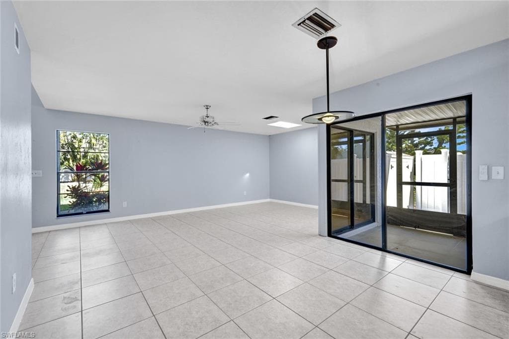 1423 SW Courtyards TER 70-12