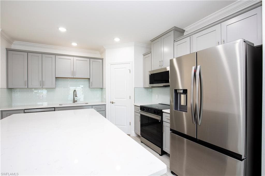 10534 Fountain Palm CIR-5