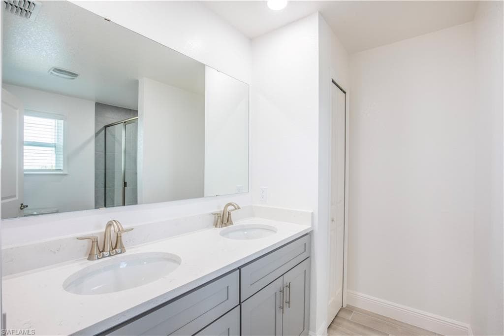 10534 Fountain Palm CIR-10