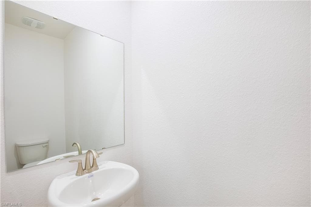 10534 Fountain Palm CIR-8