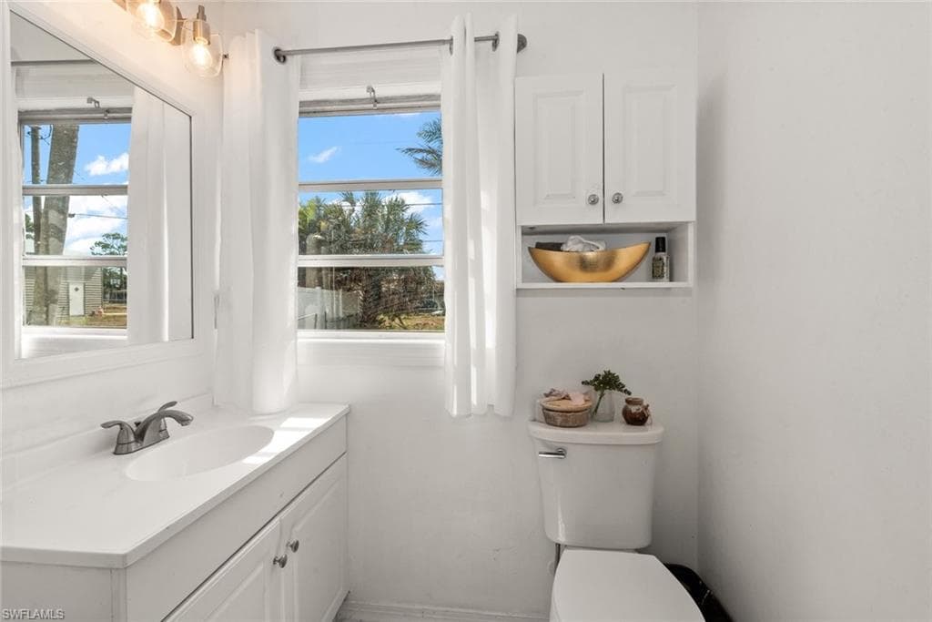 243 Lakeview DR-13