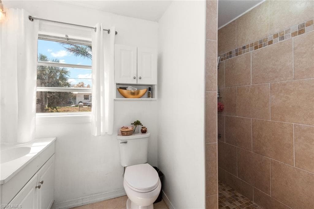 243 Lakeview DR-15