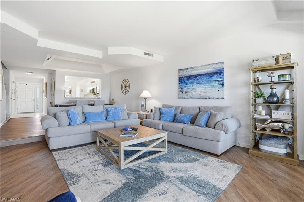 309 La Peninsula BLVD 309-9