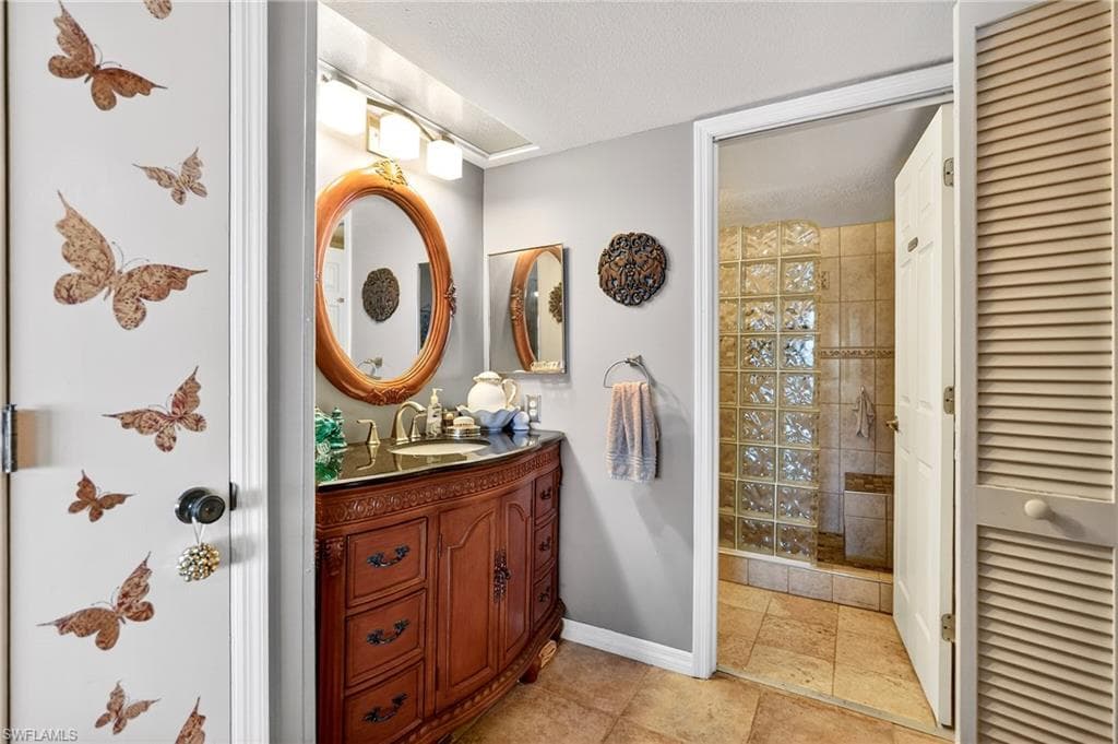 123 SW 47th TER 102-16