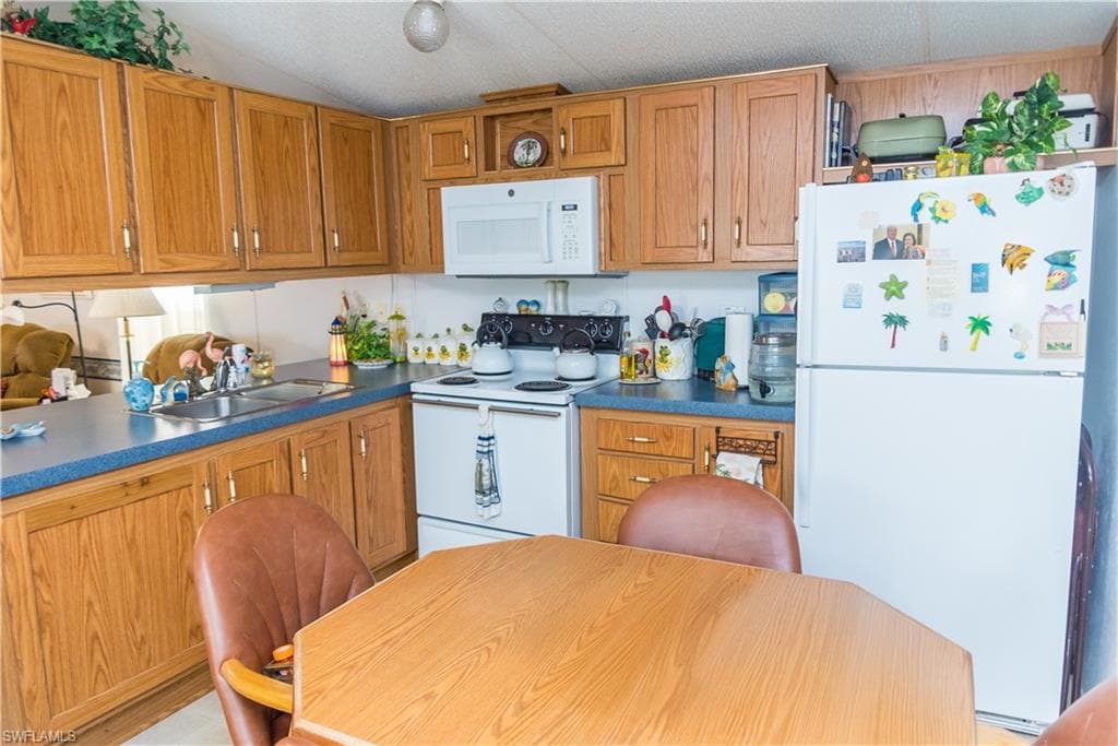 12130 Palm DR-11