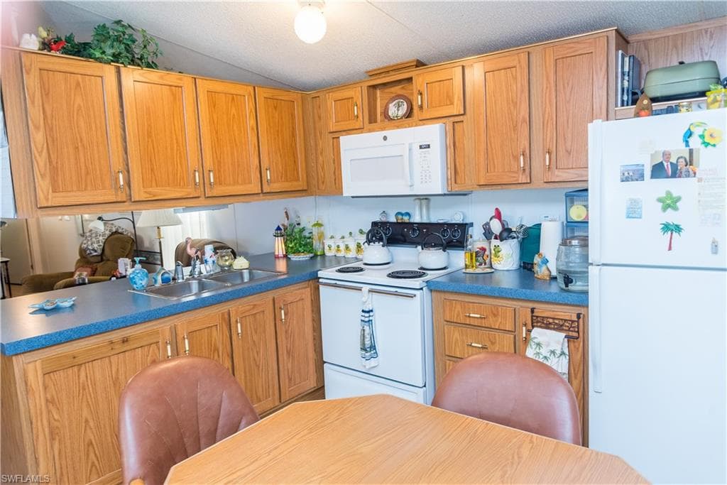 12130 Palm DR-8