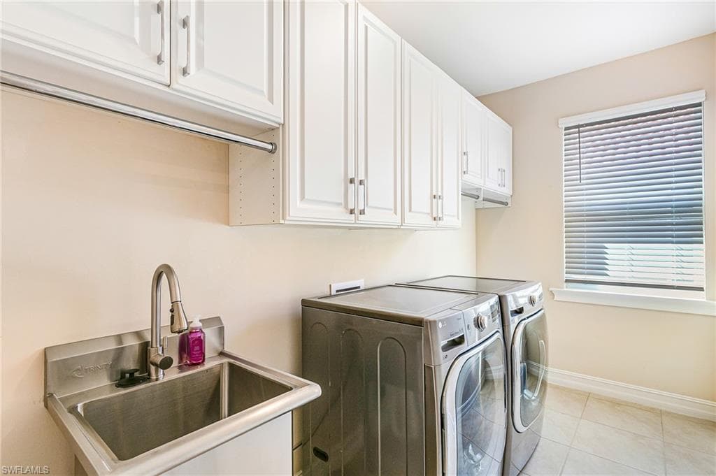 3028 Royal Gardens AVE-32