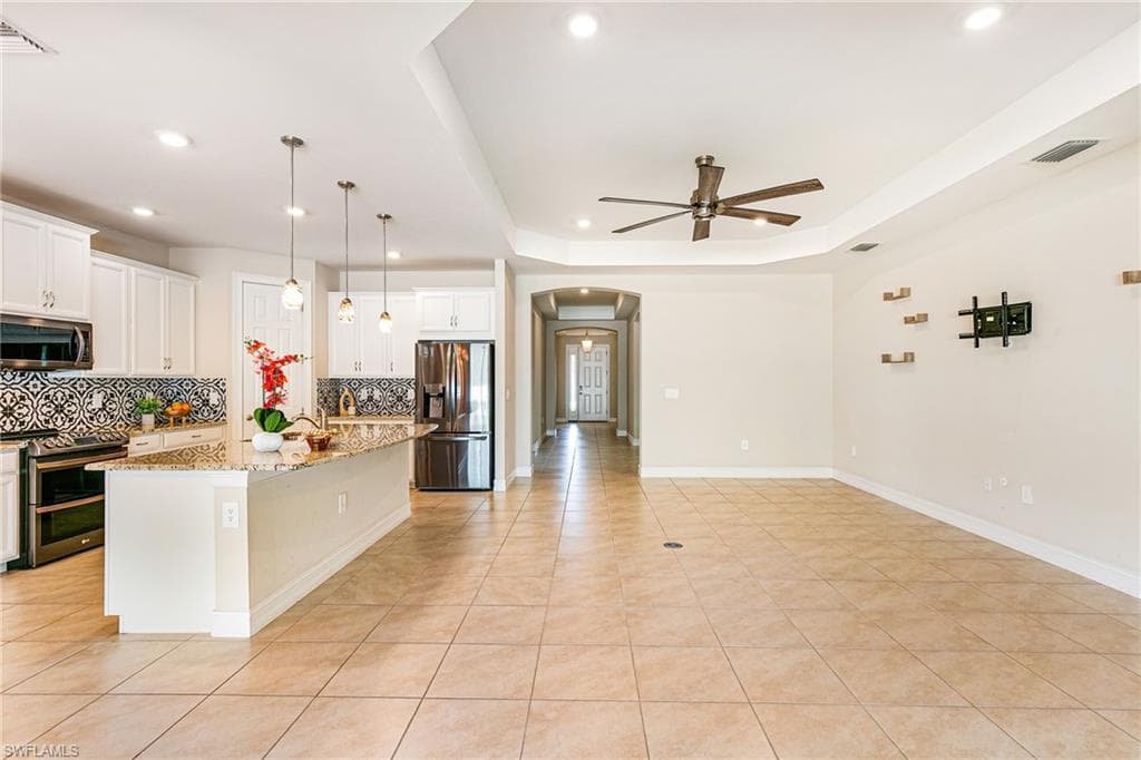 3028 Royal Gardens AVE-11