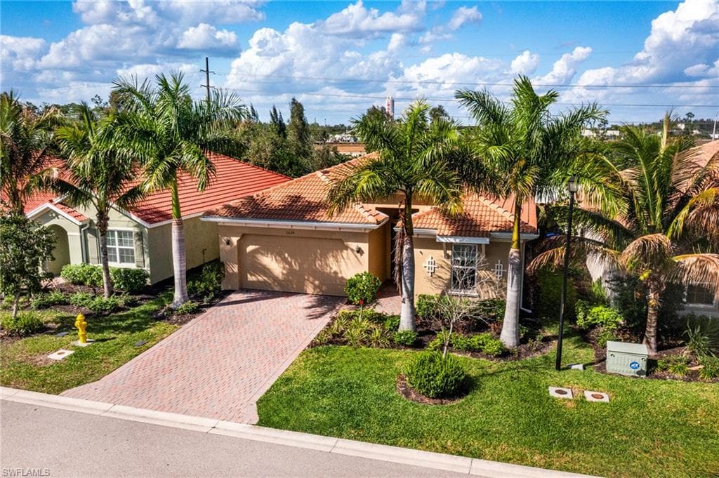 3028 Royal Gardens AVE-40