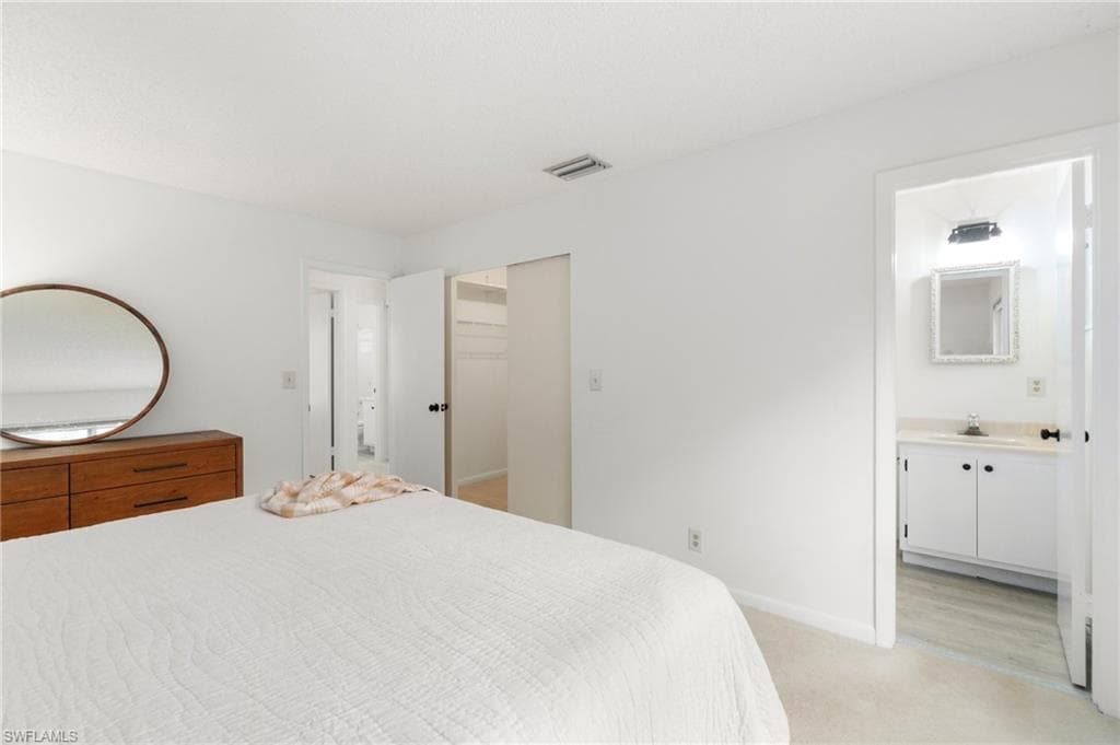 1094 Forest Lakes DR-22