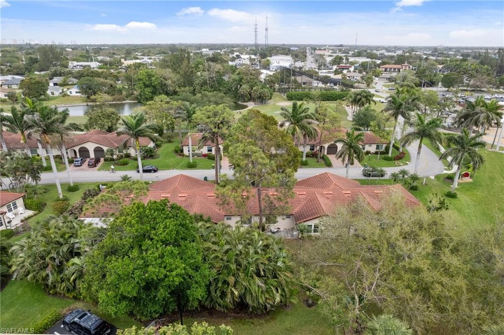 1094 Forest Lakes DR-37