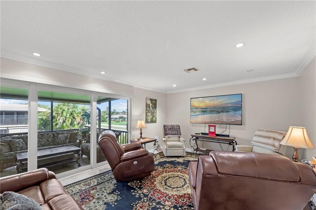 84 Glades BLVD 2-7