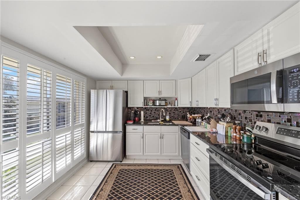 84 Glades BLVD 2-3