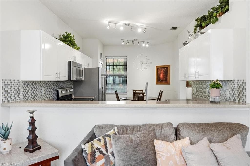 7576 Bristol CIR-9