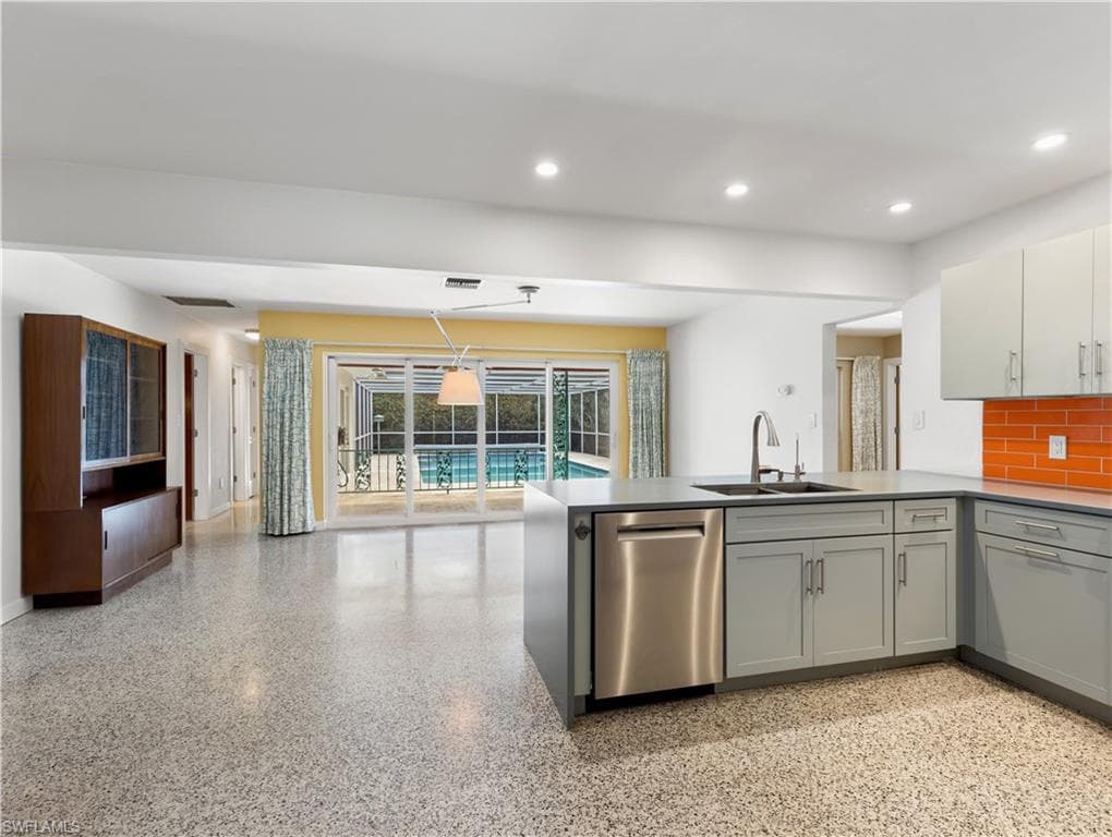 3517 Stuart CT-4