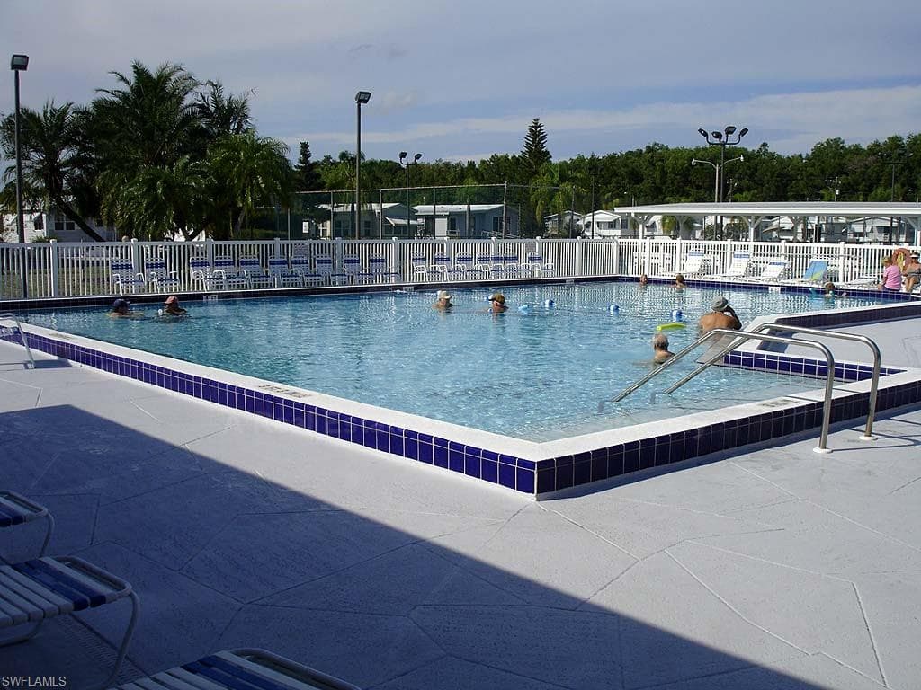 6 Fountain View BLVD-4