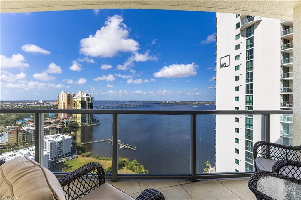 3000 Oasis Grand BLVD 2405-26
