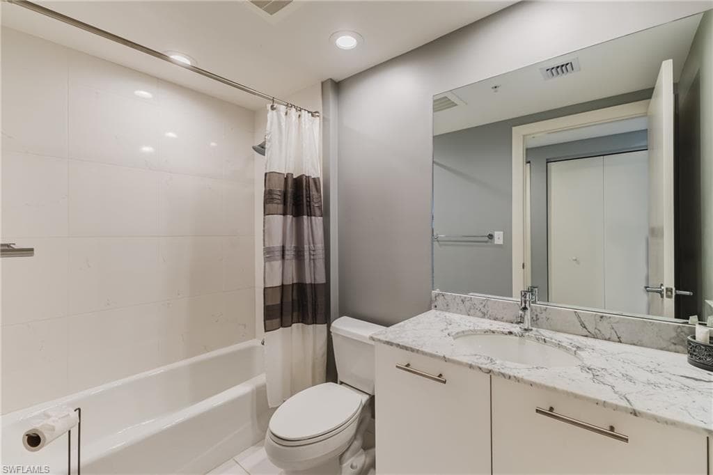 3000 Oasis Grand BLVD 2405-22