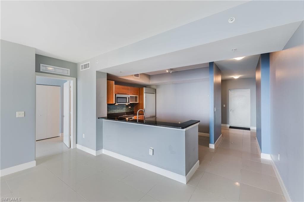 3000 Oasis Grand BLVD 2405-7