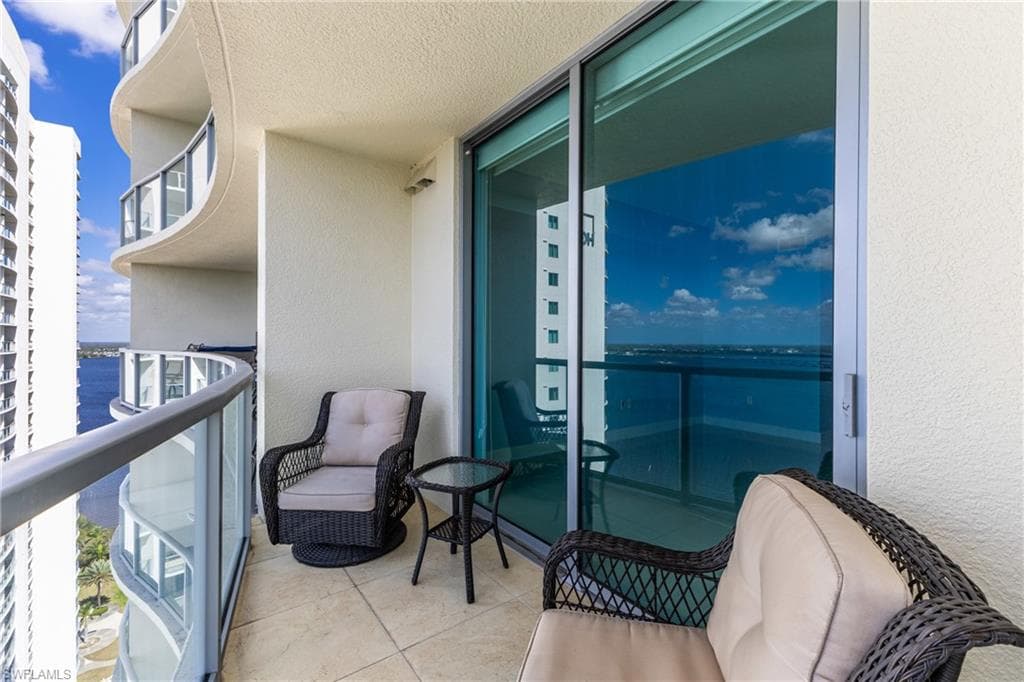 3000 Oasis Grand BLVD 2405-28