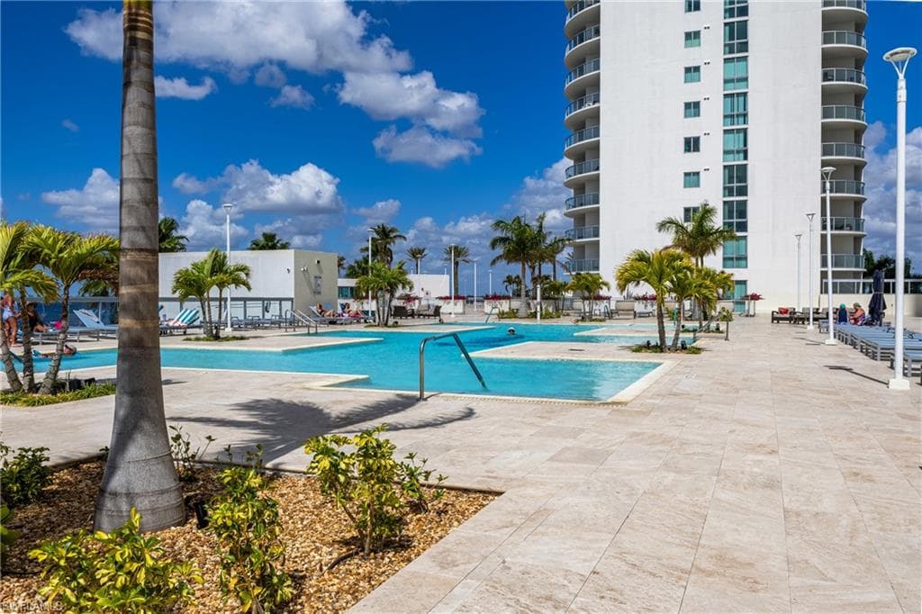 3000 Oasis Grand BLVD 2405-49