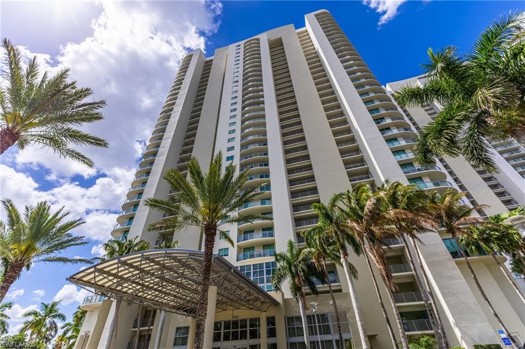 3000 Oasis Grand BLVD 2405-44