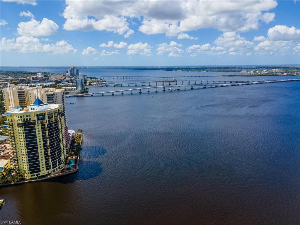 3000 Oasis Grand BLVD 2405-25