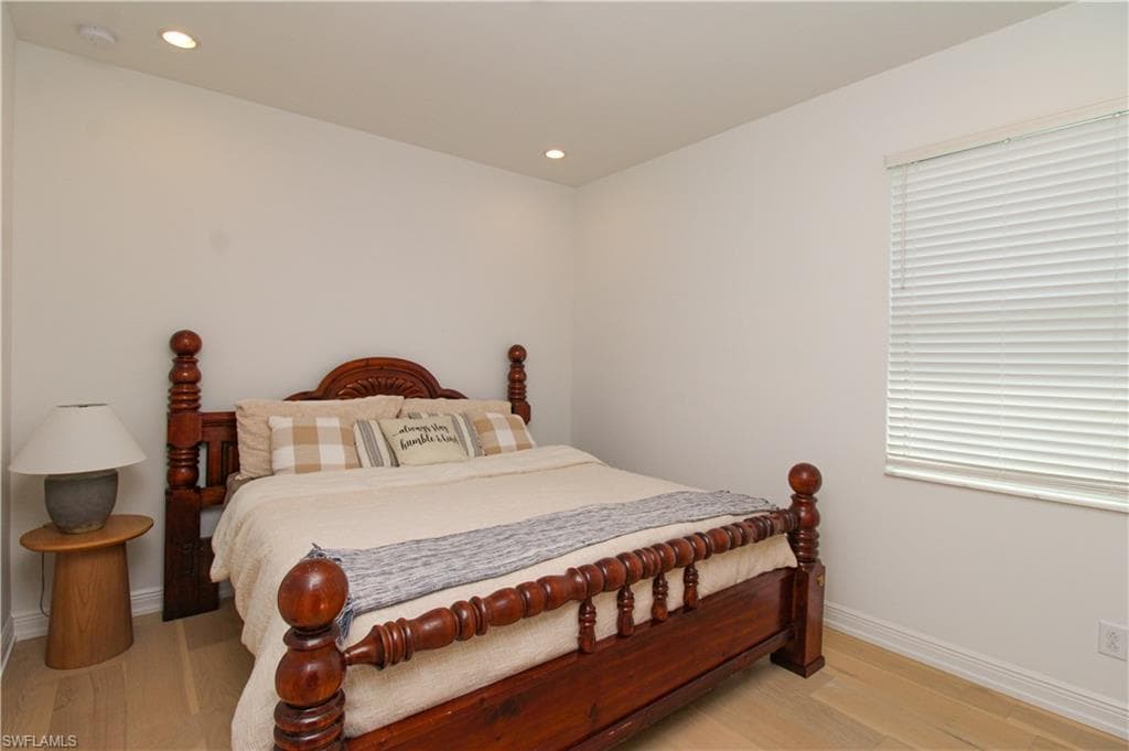 9241 Cayman DR-30