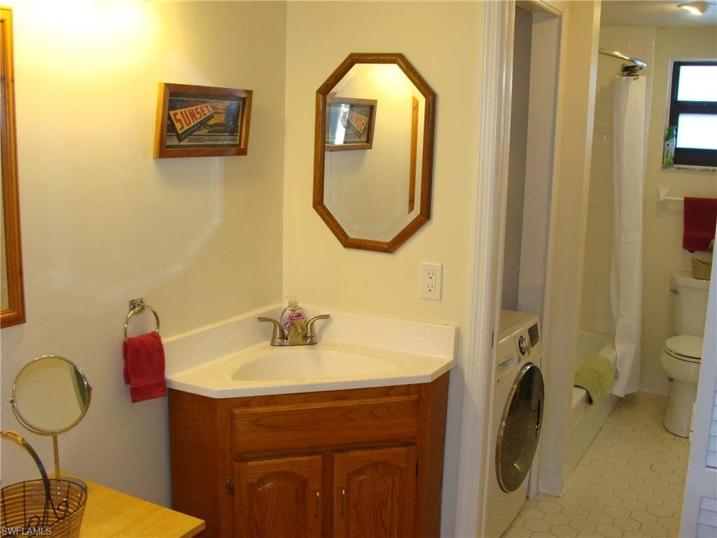 807 River Point DR 201D-15