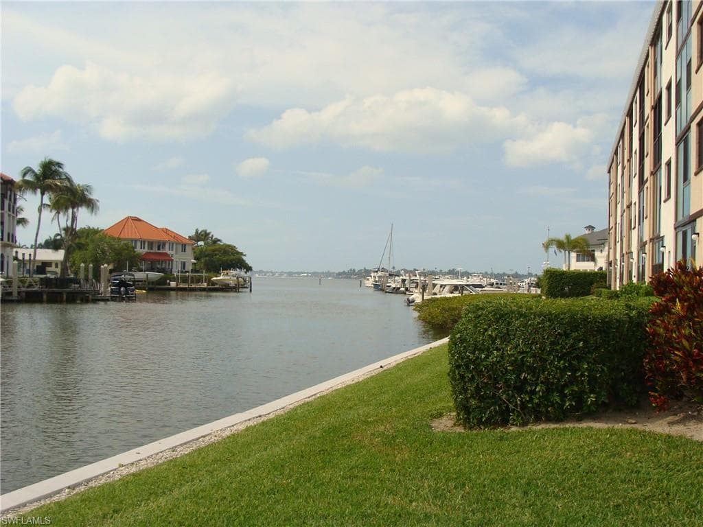 807 River Point DR 201D-25