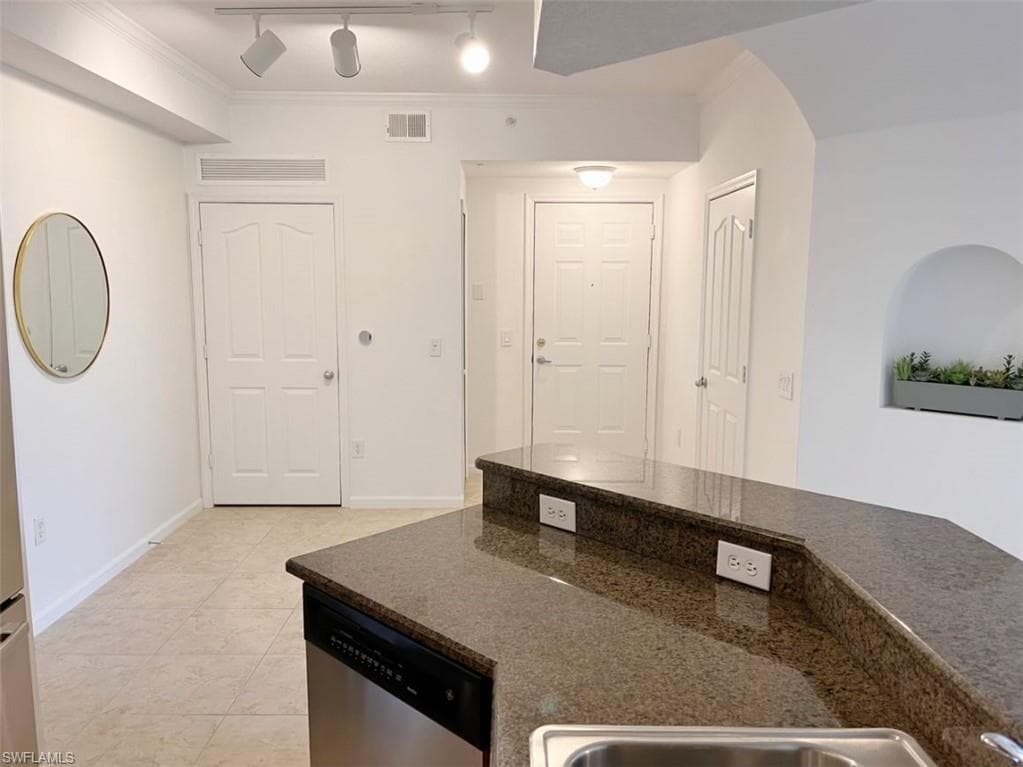 13000 Positano CIR 305-8