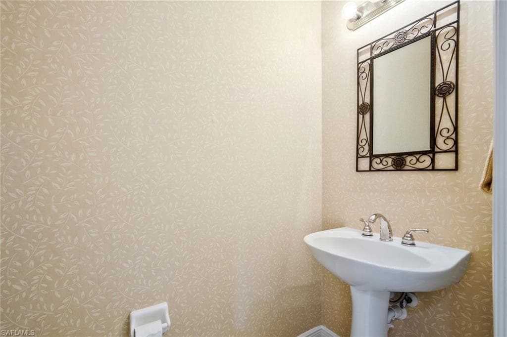13860 Avon Park CIR 104-20