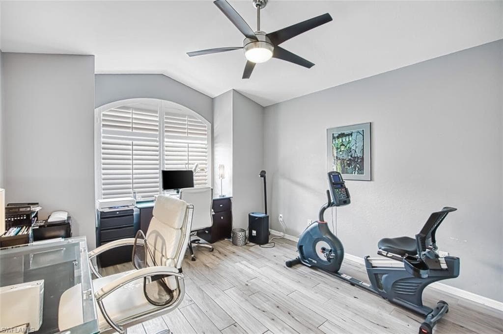 9917 Las Casas DR-27