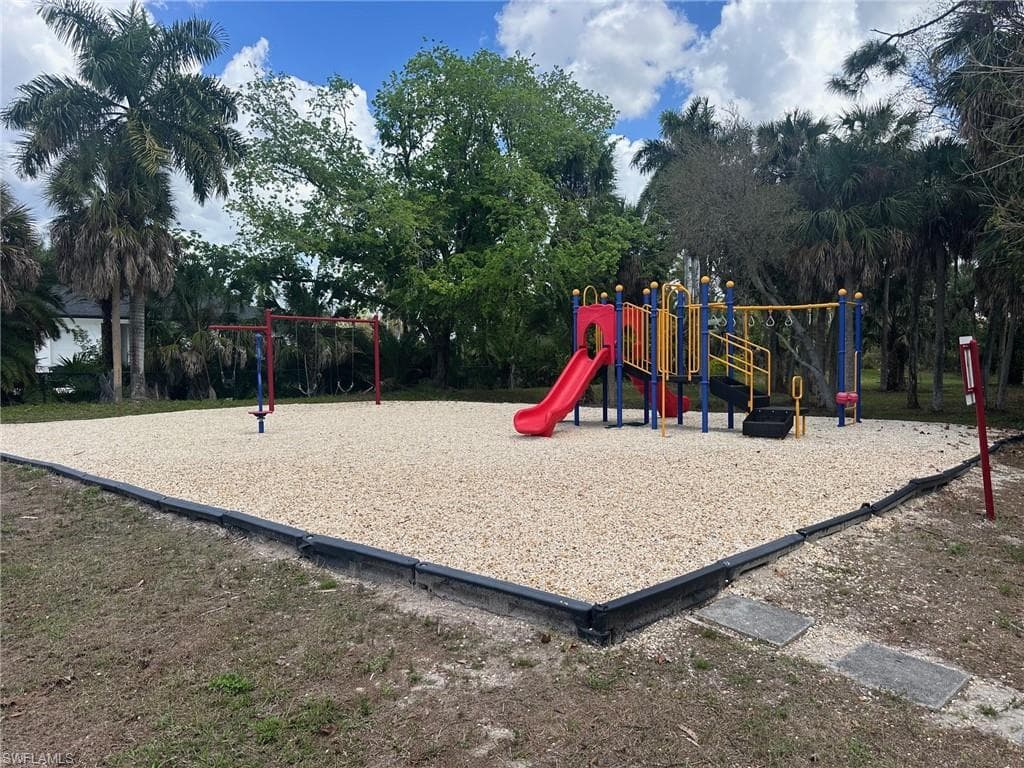 9917 Las Casas DR-42