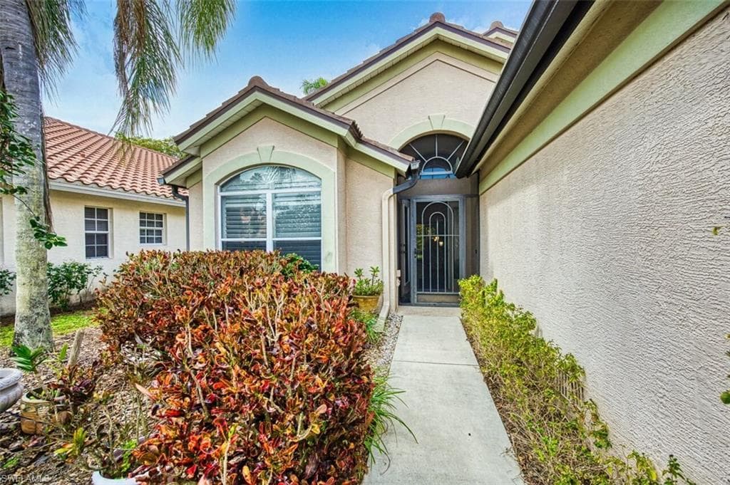 9917 Las Casas DR-5