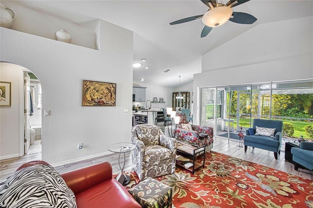 9917 Las Casas DR-20