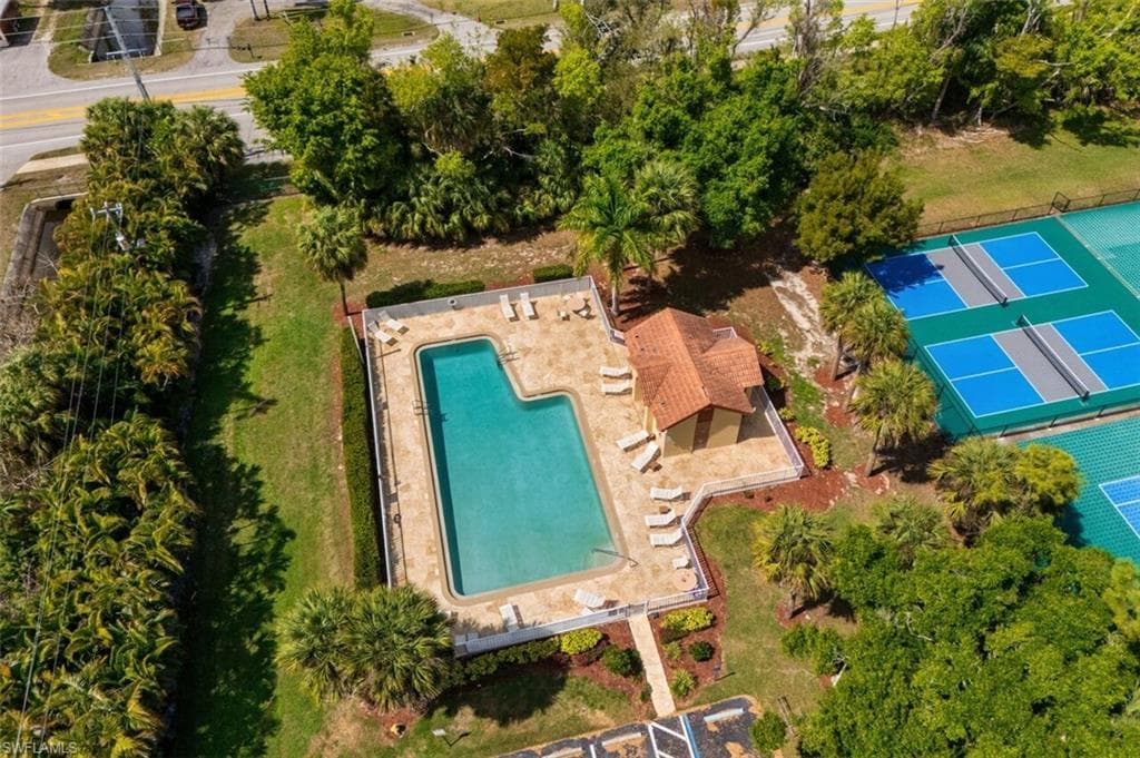 9917 Las Casas DR-40