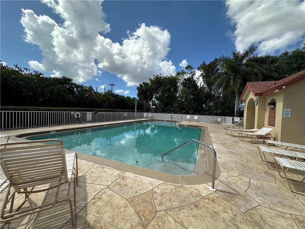 9917 Las Casas DR-35